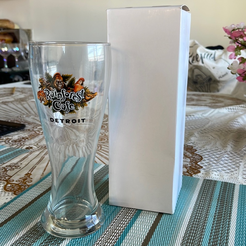 New with box Rainforest Cafe Beer Glass